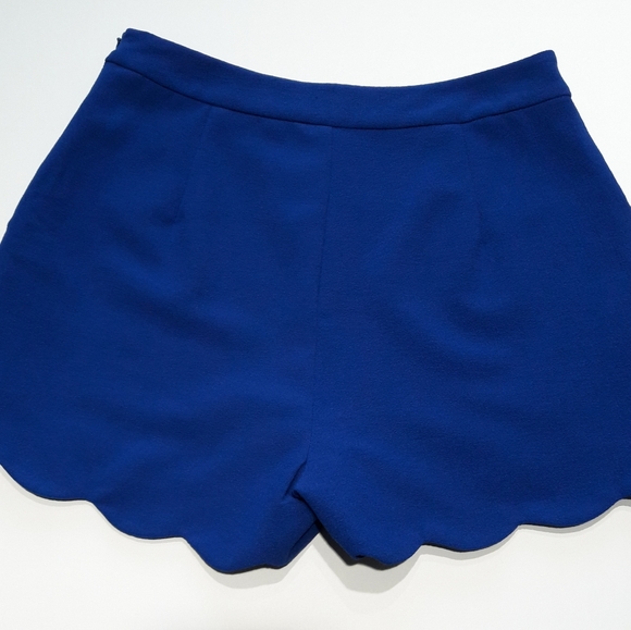 Blue Rain | Scallop Hem Shorts - Picture 4 of 8